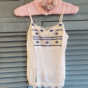 🤍Maurices Junior's White With Blue Detail Spaghetti Strap Top Size L🤍